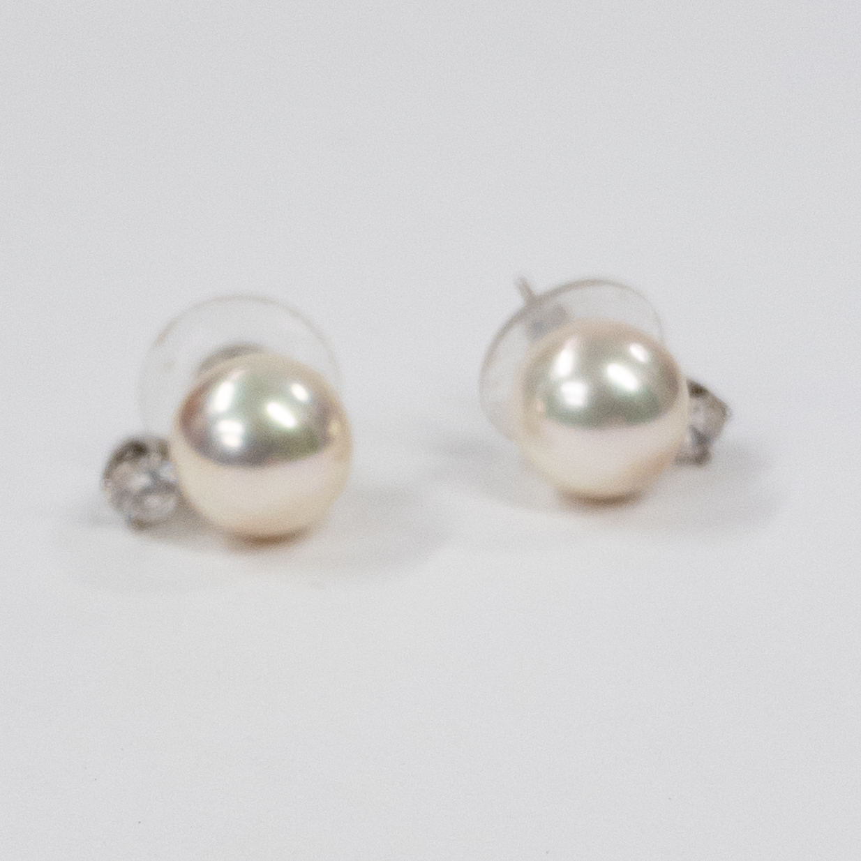 14K White Gold 'Pearl' Stud Earrings