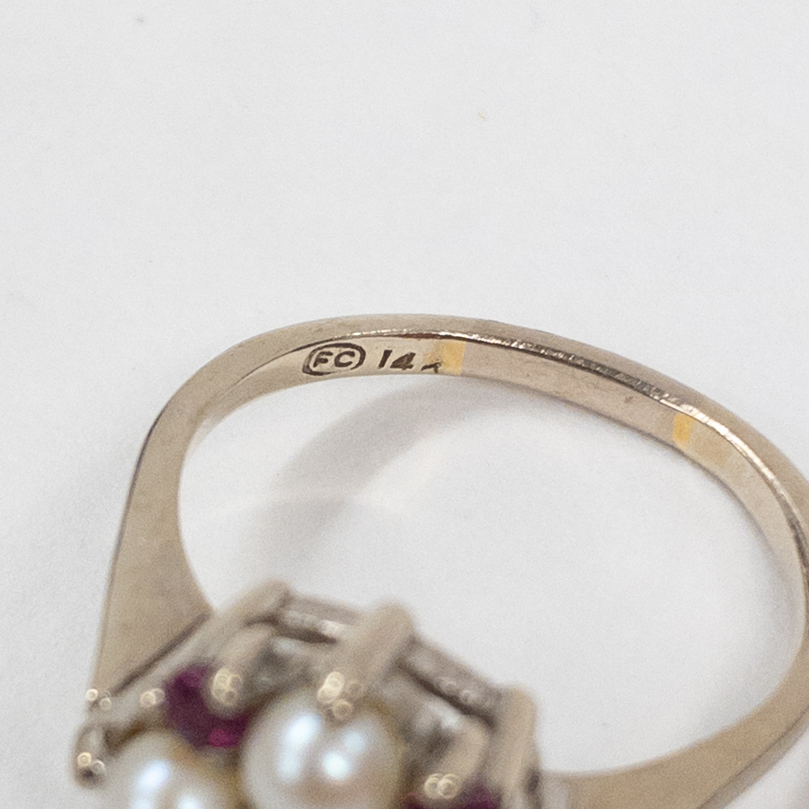 14K White Gold Ring with Pearls and Garnets