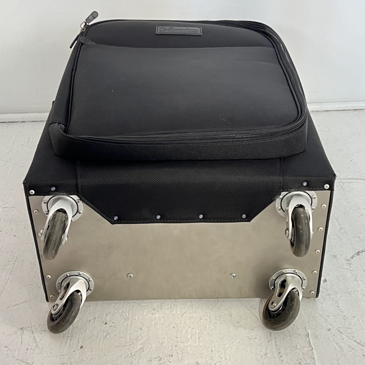 Desertika Italian Titanium and Performance Nylon Rolling Suitcase