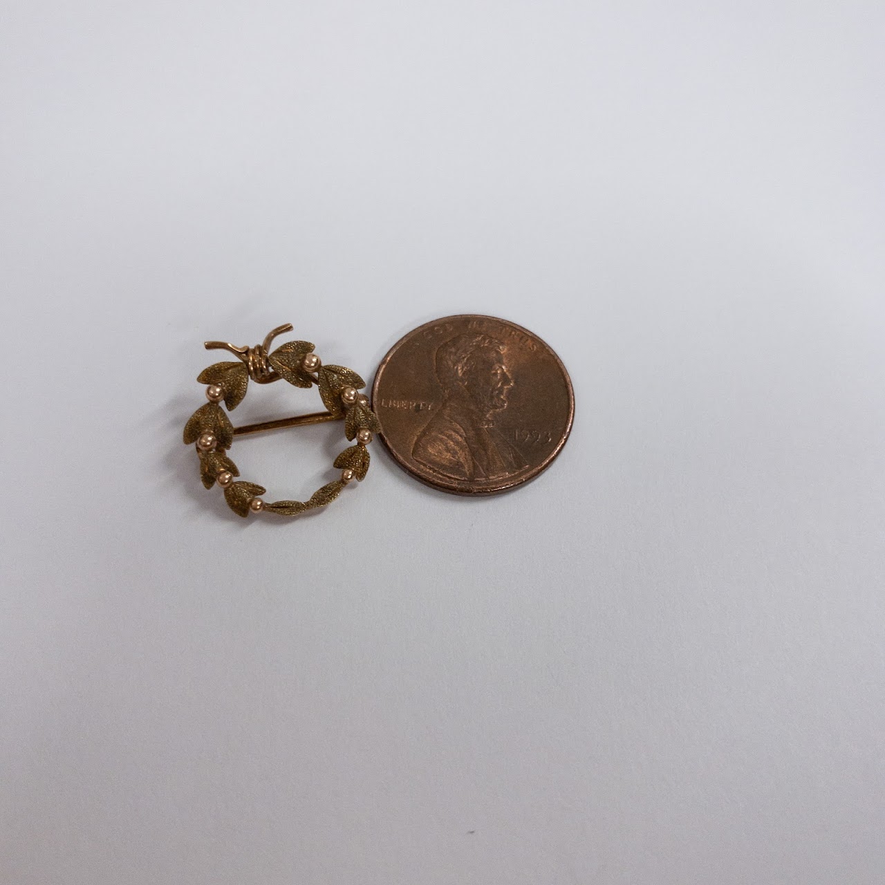 14K Gold Mini Wreath Brooch