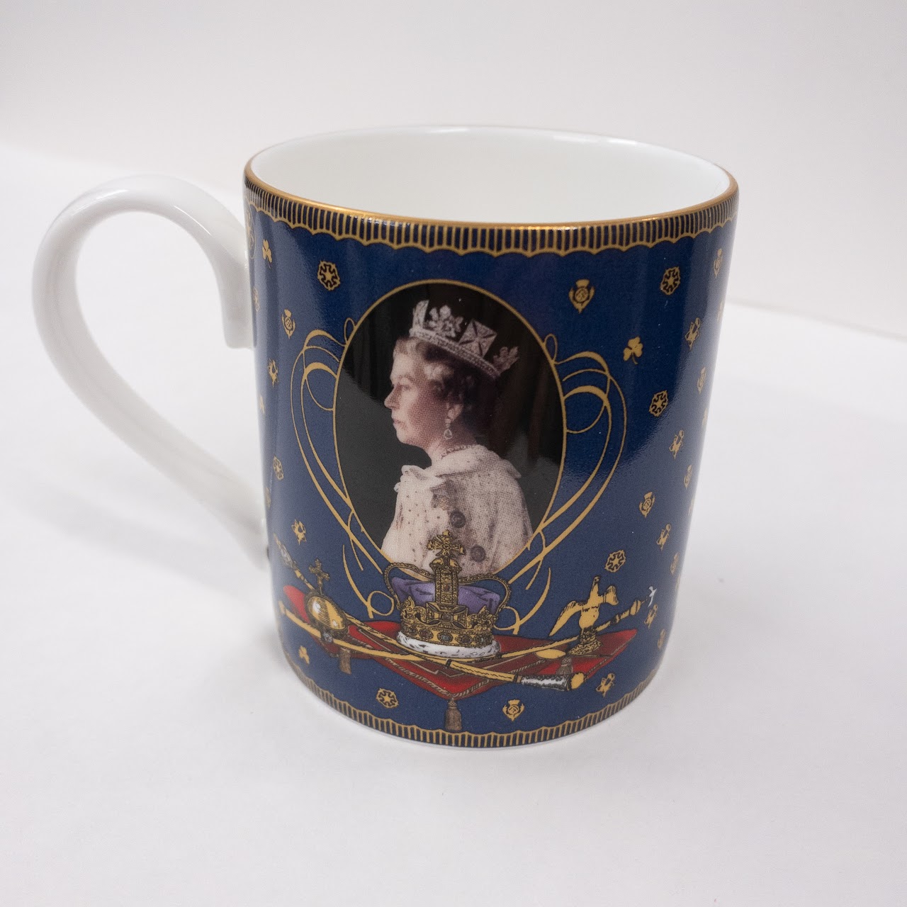 Halcyon Days MINT  'Longest Reigning Monarch' Commemorative Bone China Mug