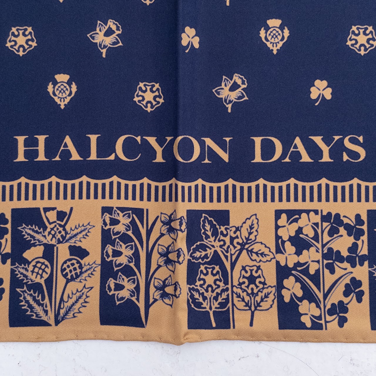 Halcyon Days MINT 'Longest Reigning Monarch' Commemorative Silk Scarf