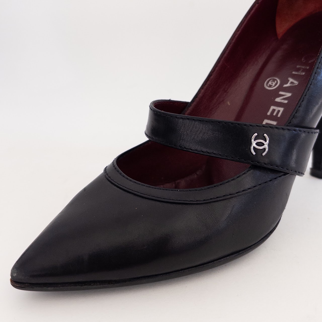 Chanel Pointy Toe CC logo Pumps