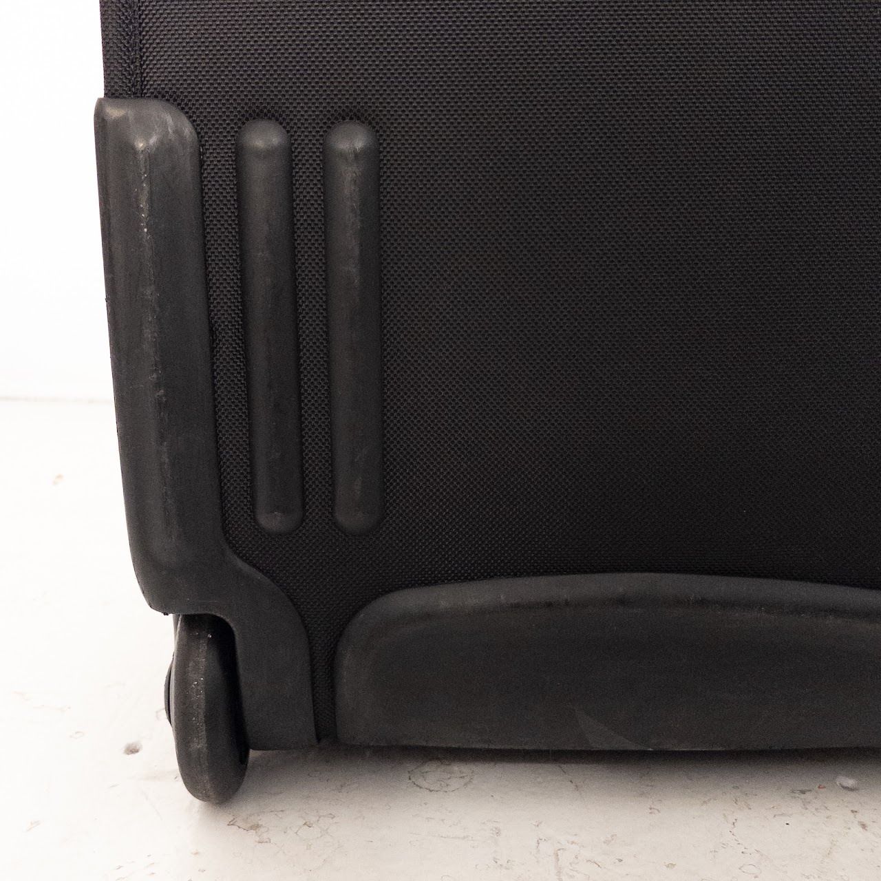 Tumi Alpha 2 Frequent Traveler Expandable Carry-On Suitcase in Black