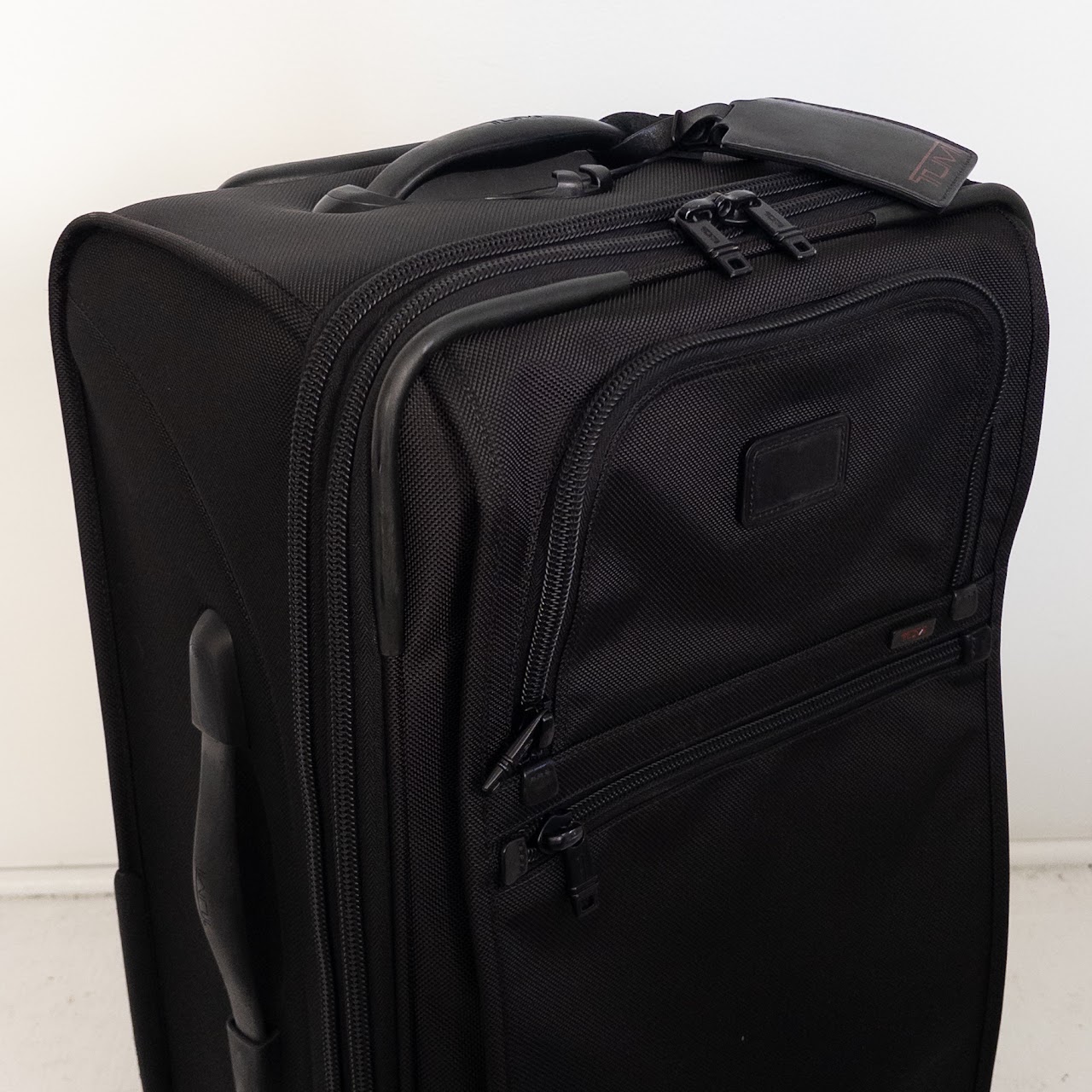 Tumi Alpha 2 Frequent Traveler Expandable Carry-On Suitcase in Black