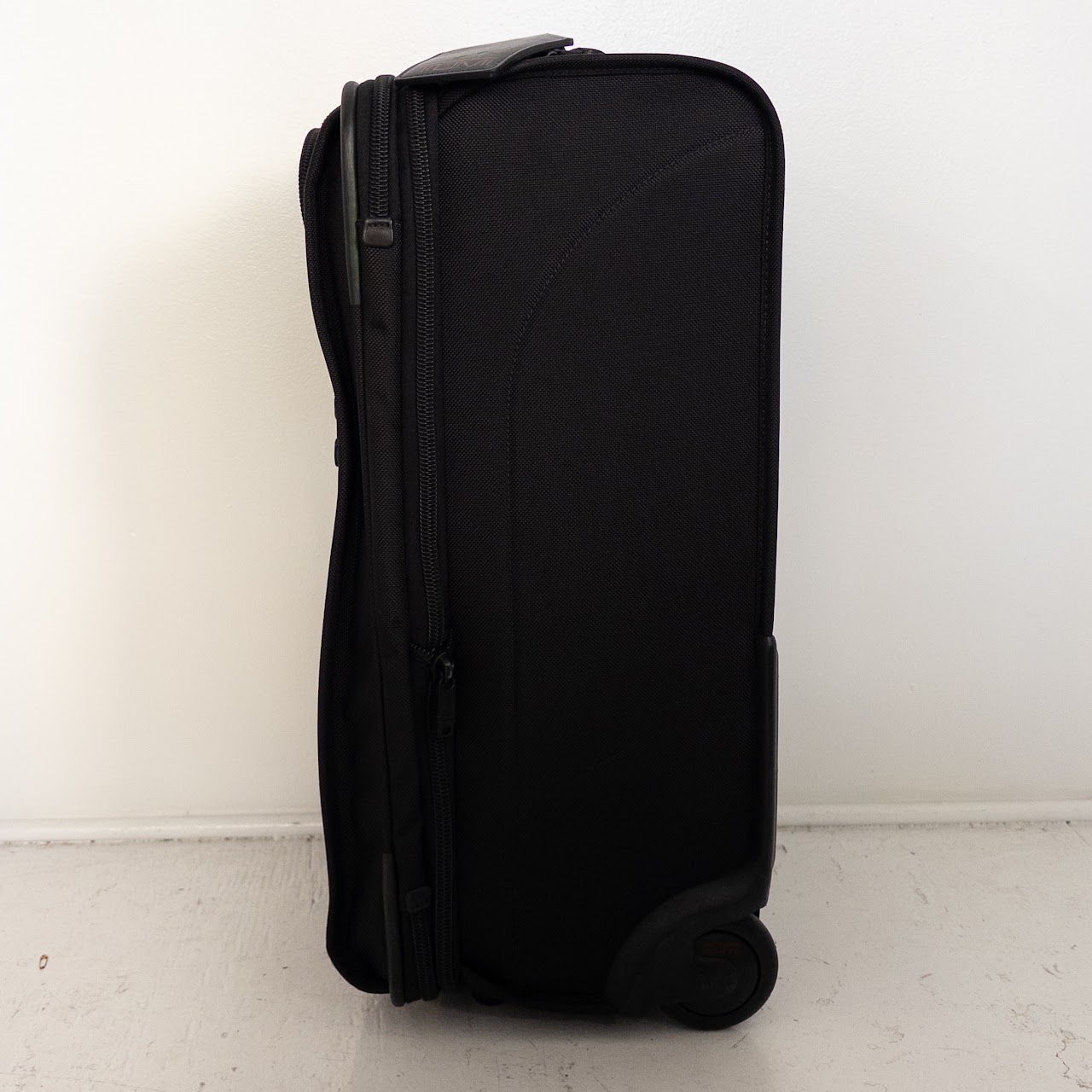 Tumi Alpha 2 Frequent Traveler Expandable Carry-On Suitcase in Black