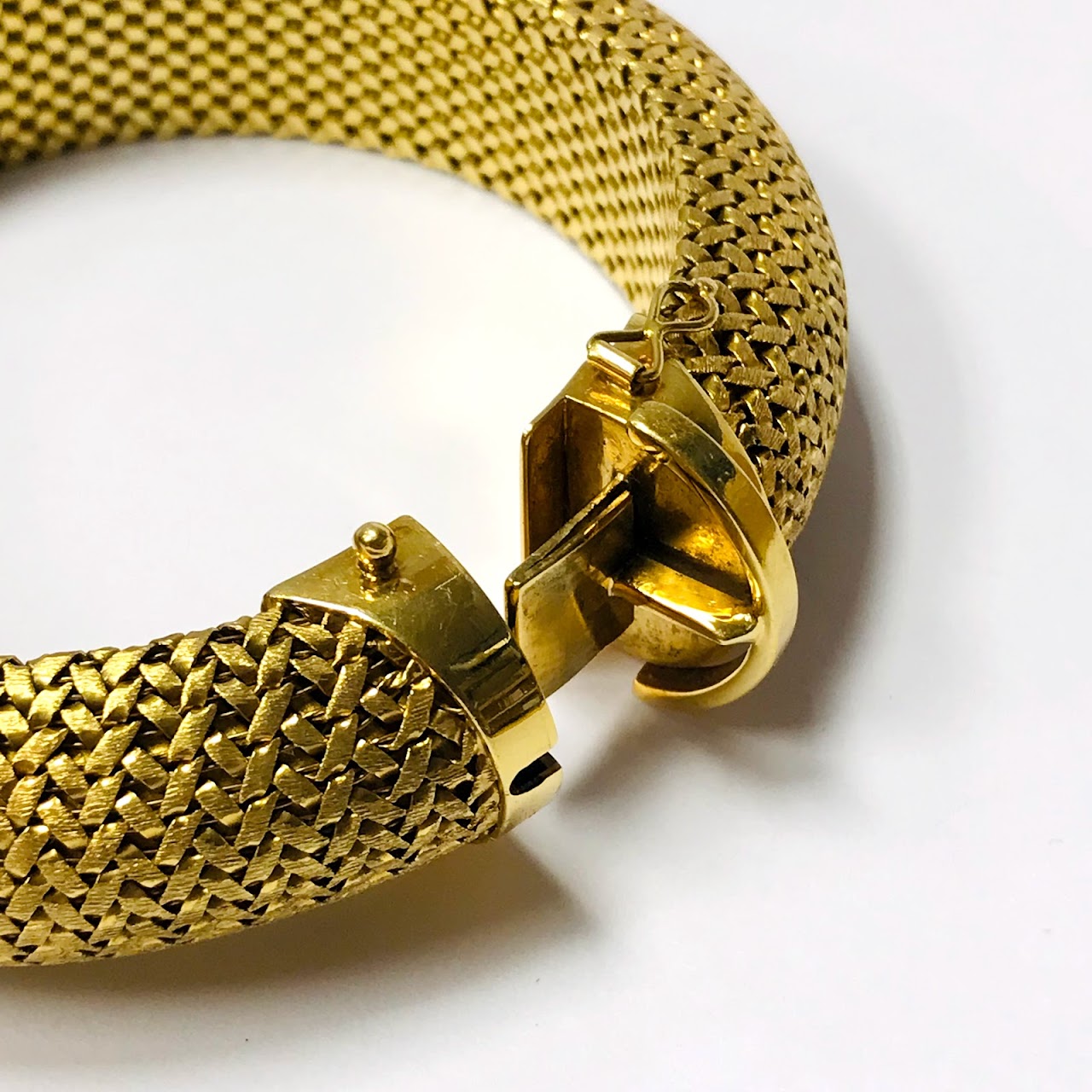 18K Yellow Gold Round Mesh Bangle