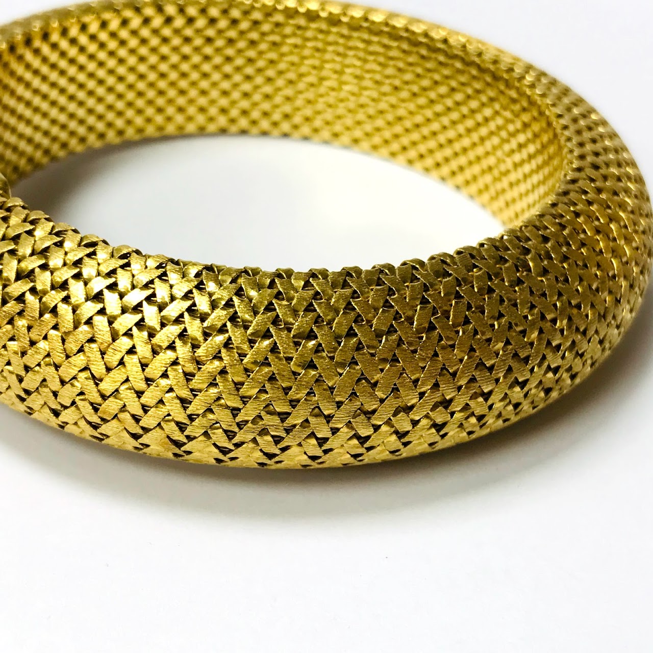 18K Yellow Gold Round Mesh Bangle