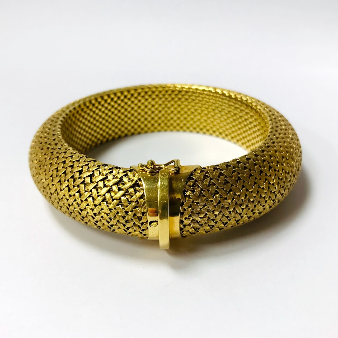 18K Yellow Gold Round Mesh Bangle