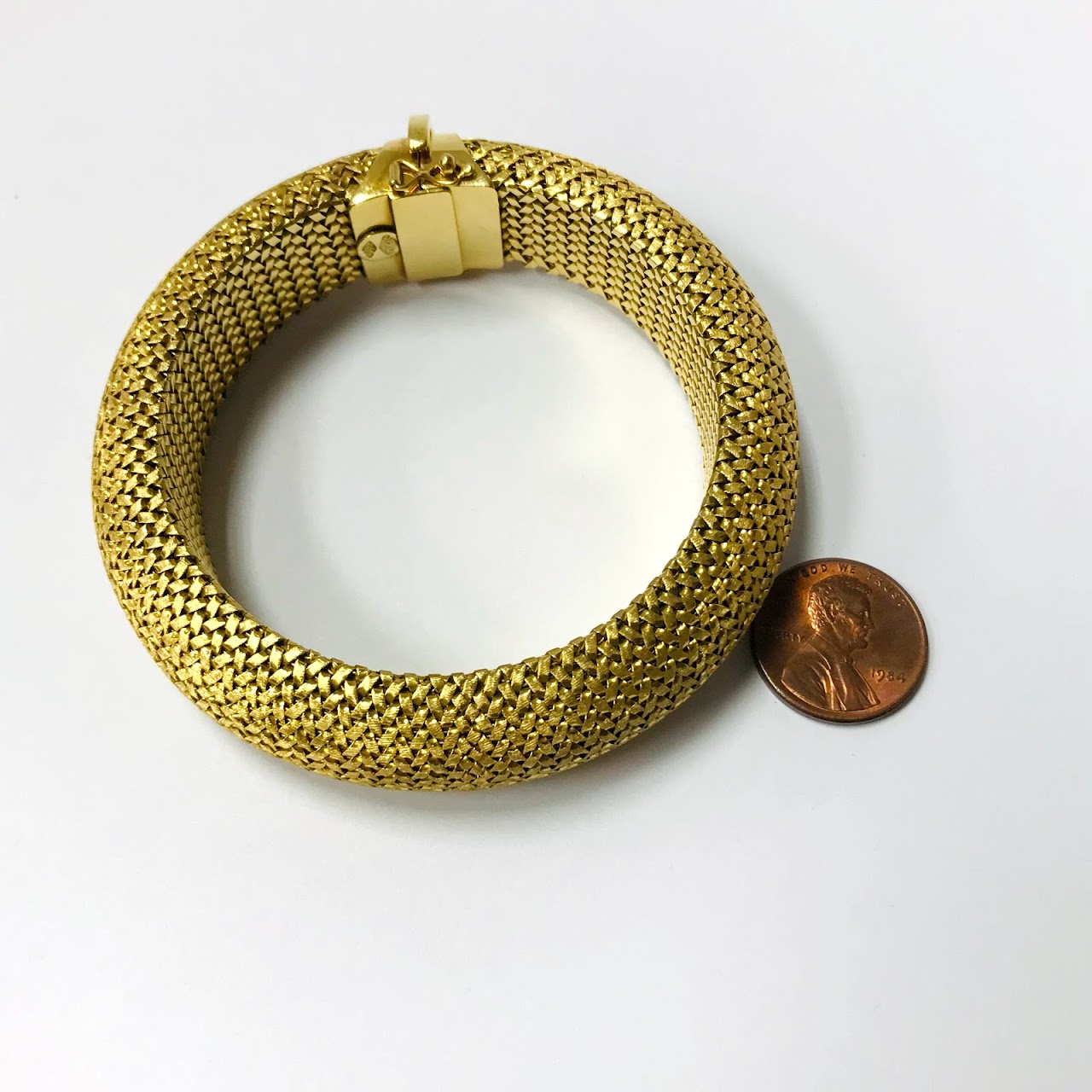 18K Yellow Gold Round Mesh Bangle