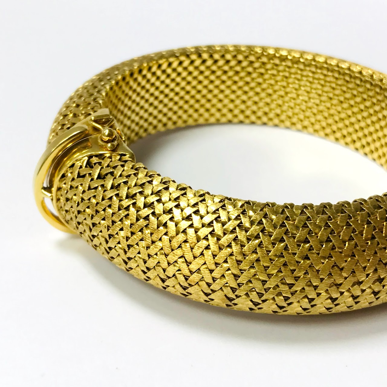 18K Yellow Gold Round Mesh Bangle