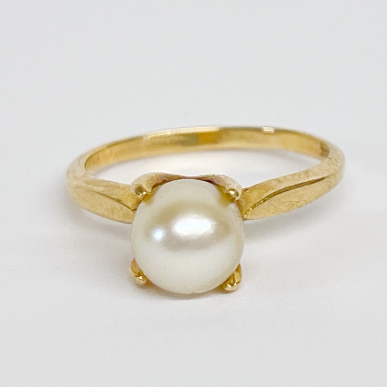 14K Gold and Solitaire Pearl Ring