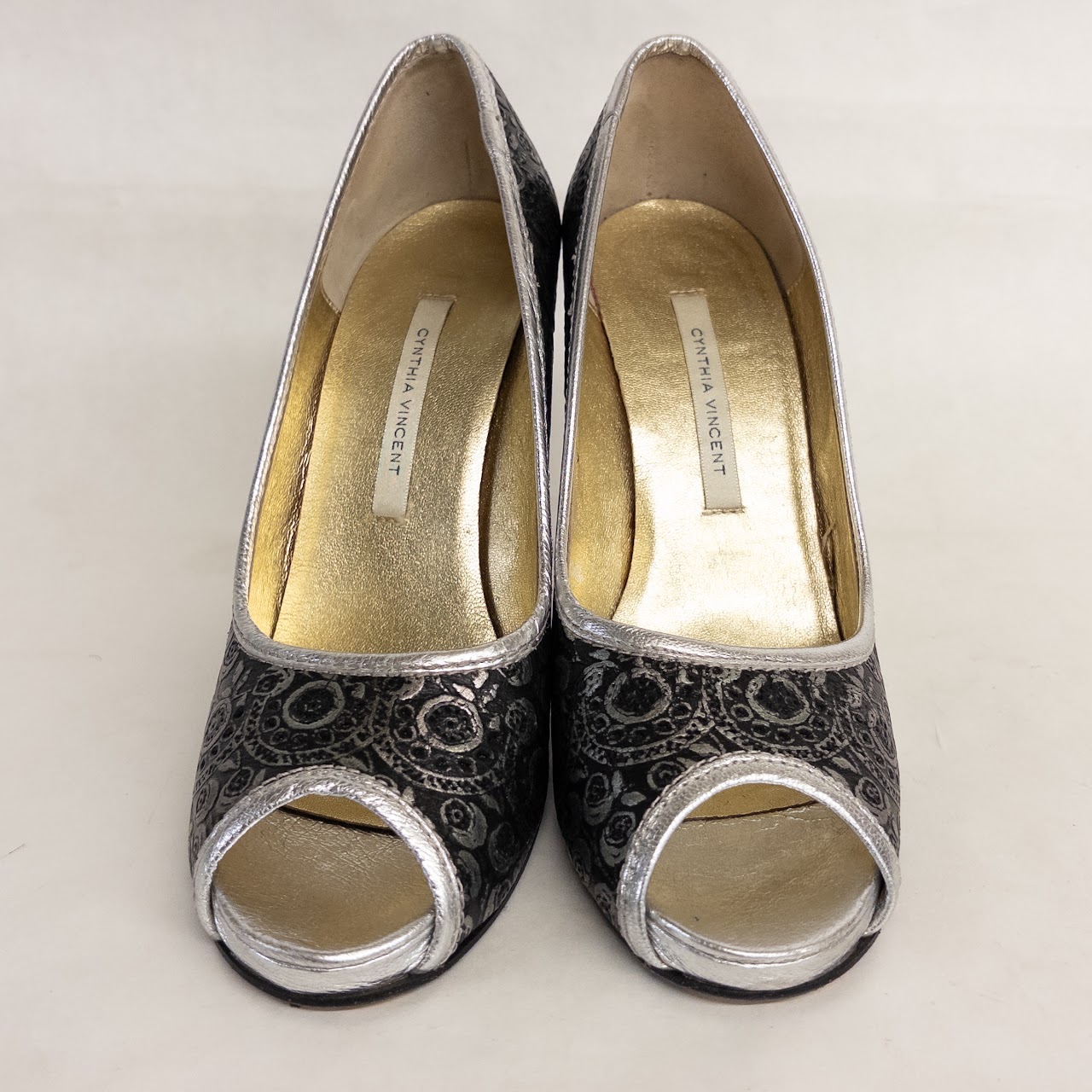 Cynthia Vincent Silver And Black Embossed Leather Peep Toe Pumps