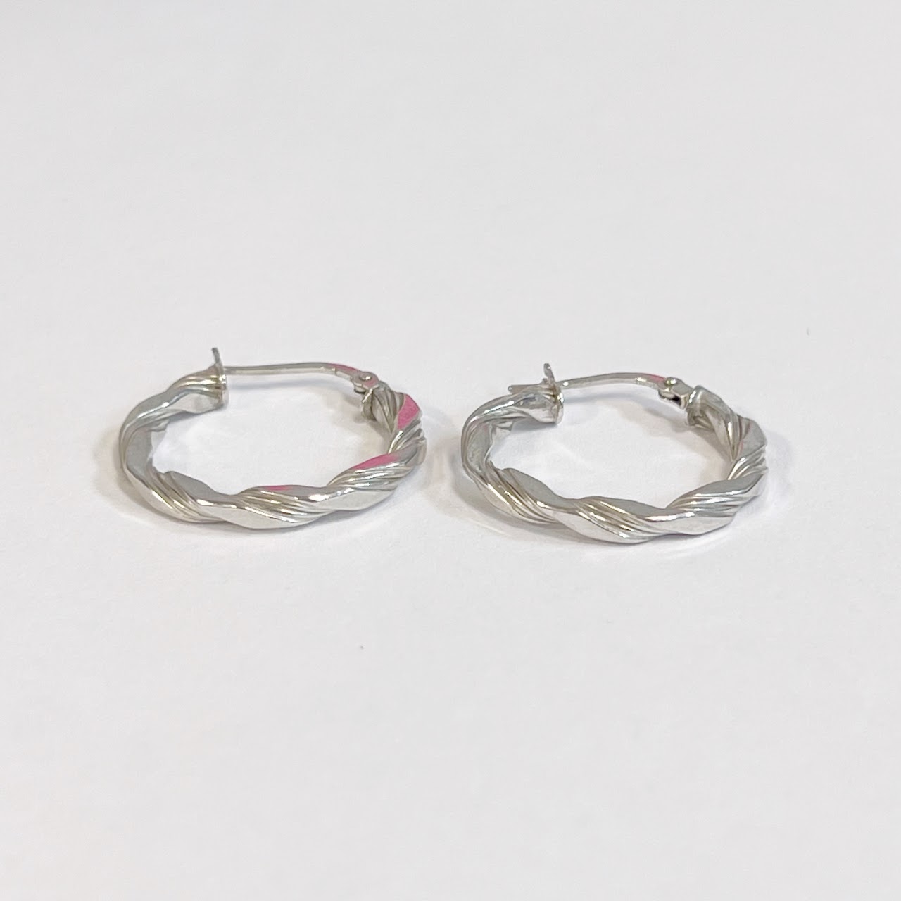 9K White Gold Twist Hoop Earrings