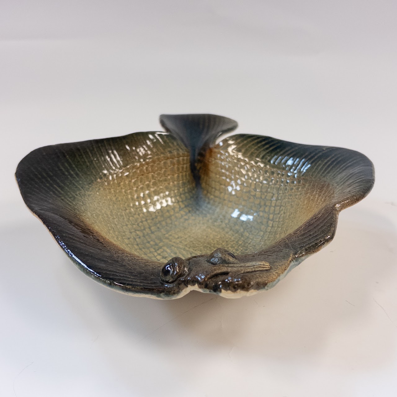 Tom and Rosalie Nadeau Ceramic Fluke Fish Bowl Pair