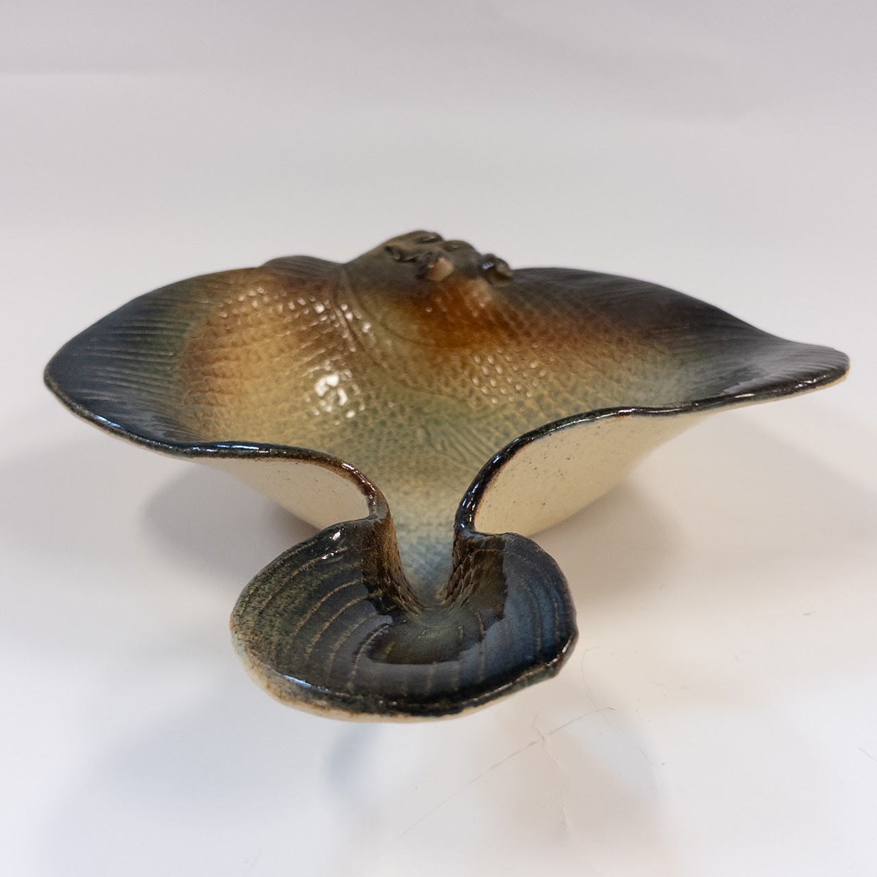 Tom and Rosalie Nadeau Ceramic Fluke Fish Bowl Pair