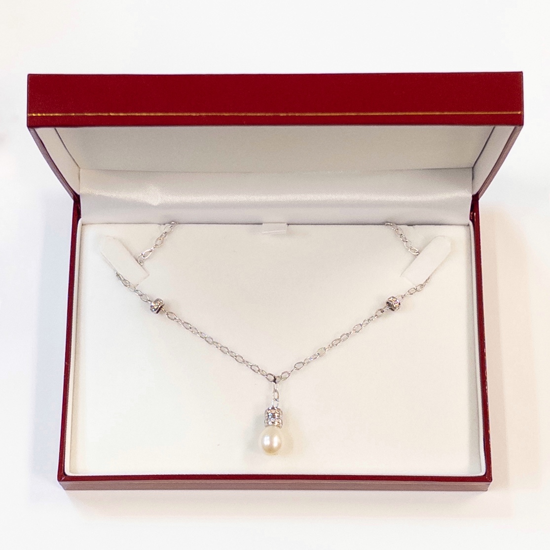 14K White Gold and Diamond Pavé Necklace with Pearl Pendant