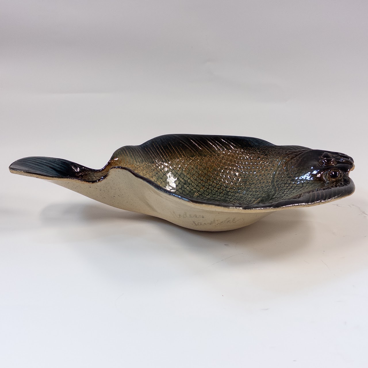 Tom and Rosalie Nadeau Ceramic Fluke Fish Bowl Pair