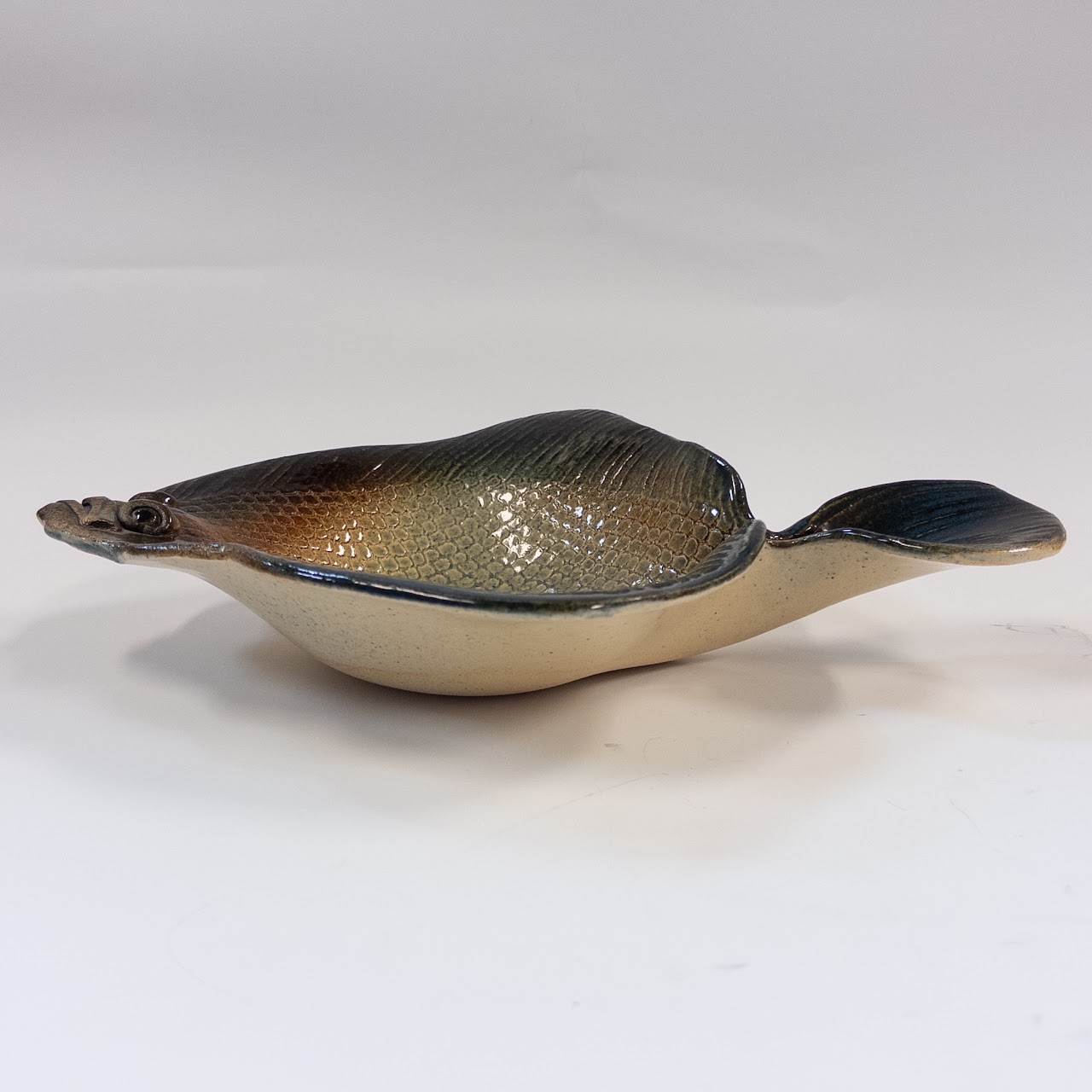 Tom and Rosalie Nadeau Ceramic Fluke Fish Bowl Pair