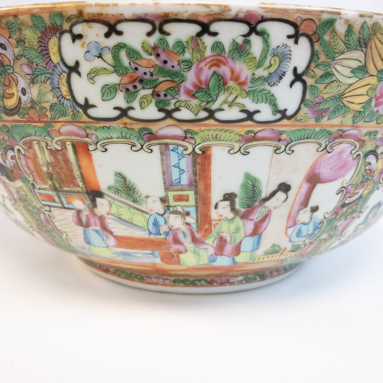 Chinese Famille Rose Medallion Large Centerpiece Bowl