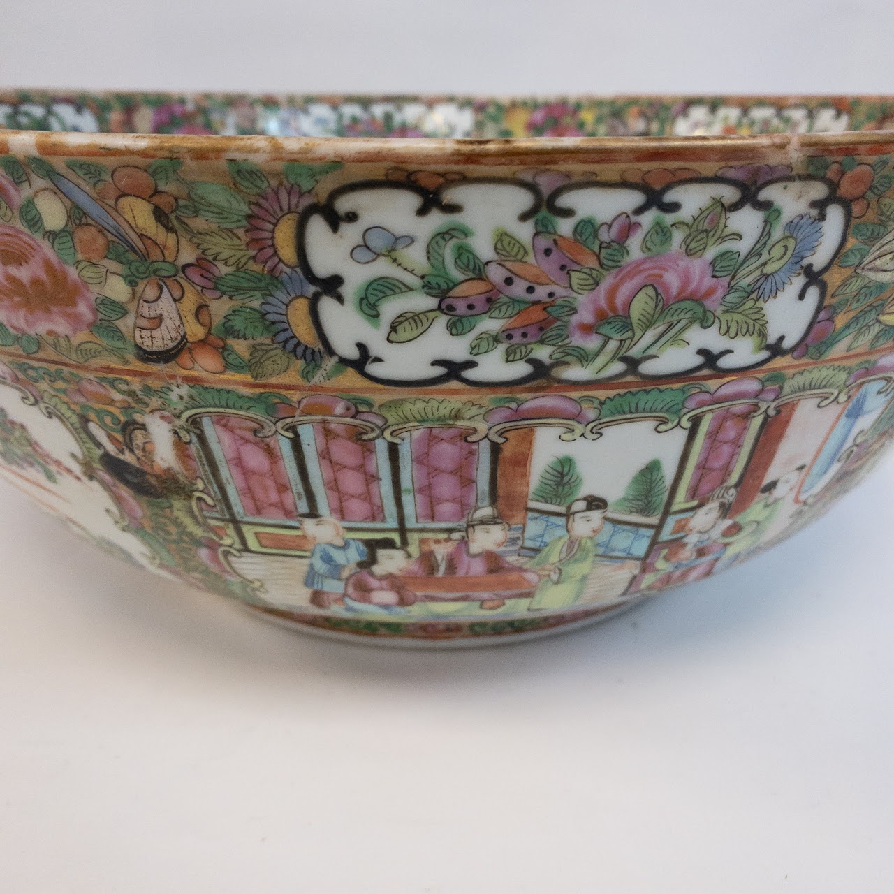 Chinese Famille Rose Medallion Large Centerpiece Bowl