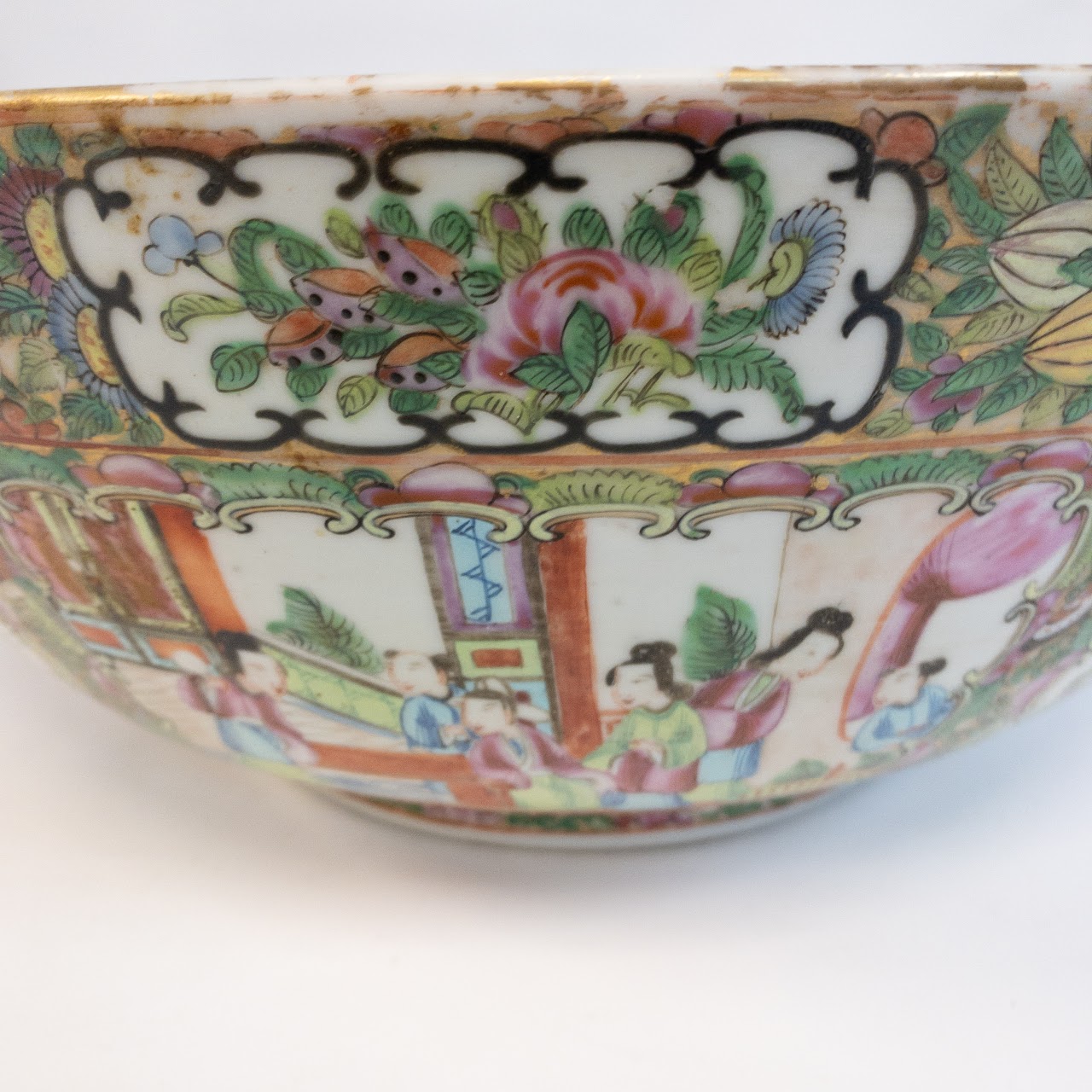 Chinese Famille Rose Medallion Large Centerpiece Bowl