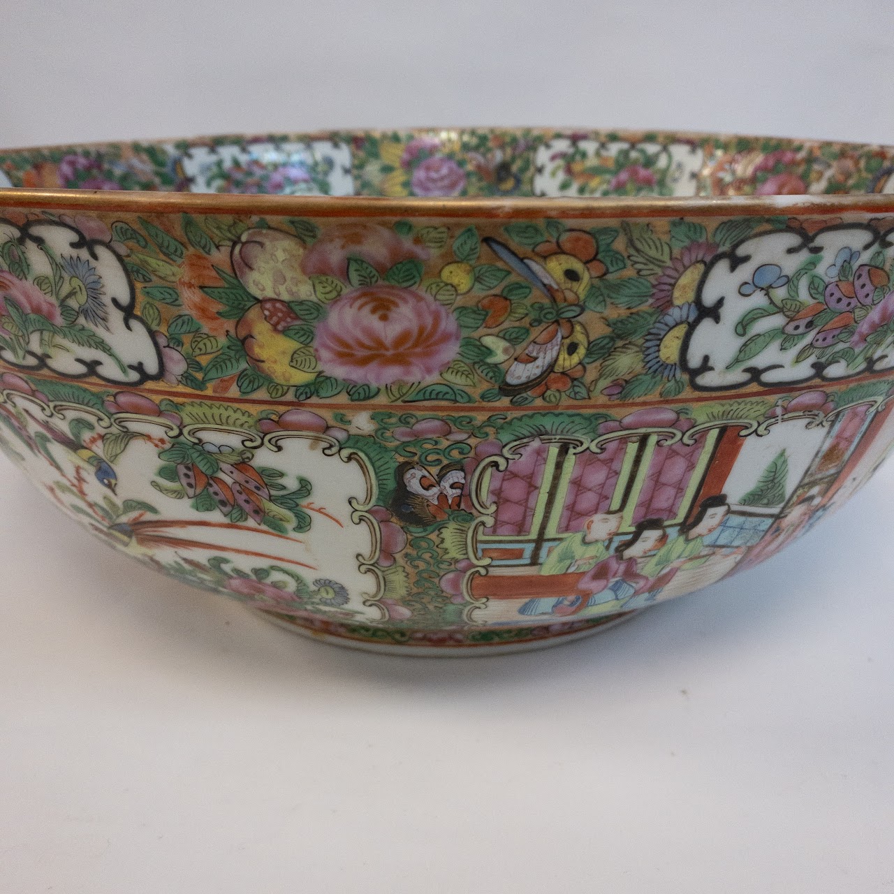 Chinese Famille Rose Medallion Large Centerpiece Bowl