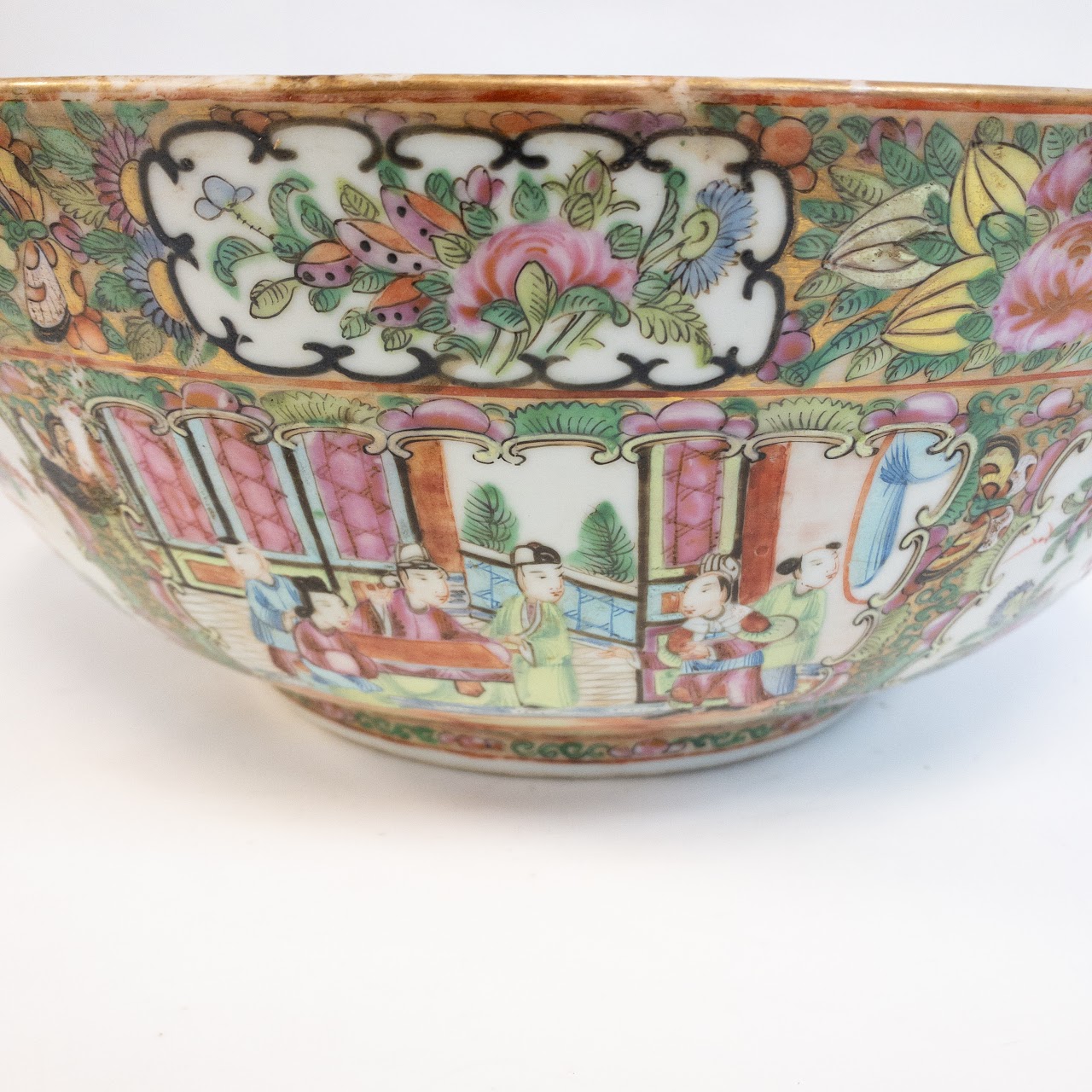 Chinese Famille Rose Medallion Large Centerpiece Bowl