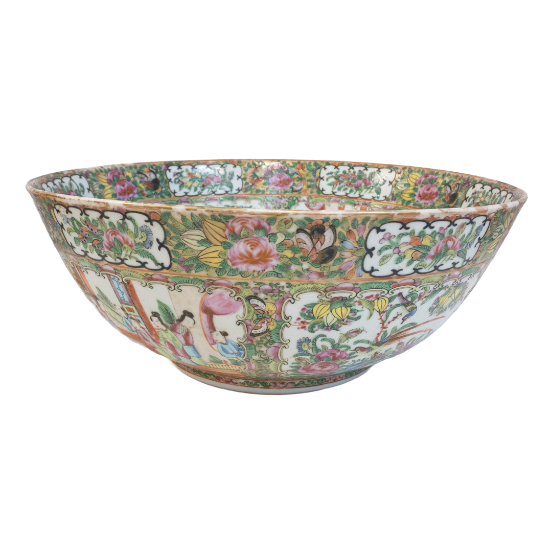 Chinese Famille Rose Medallion Large Centerpiece Bowl