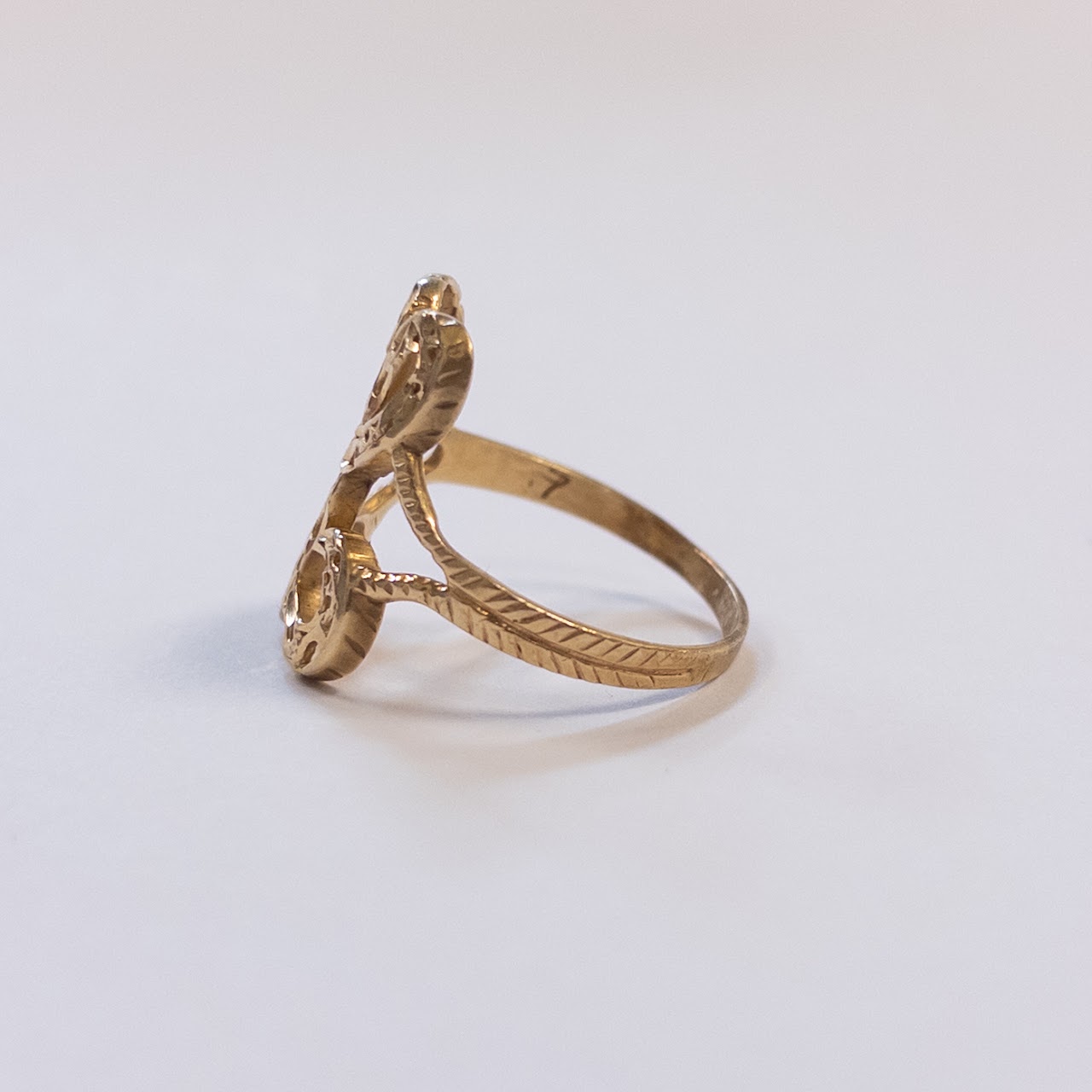 14K Gold Decorative Ribbon Ring