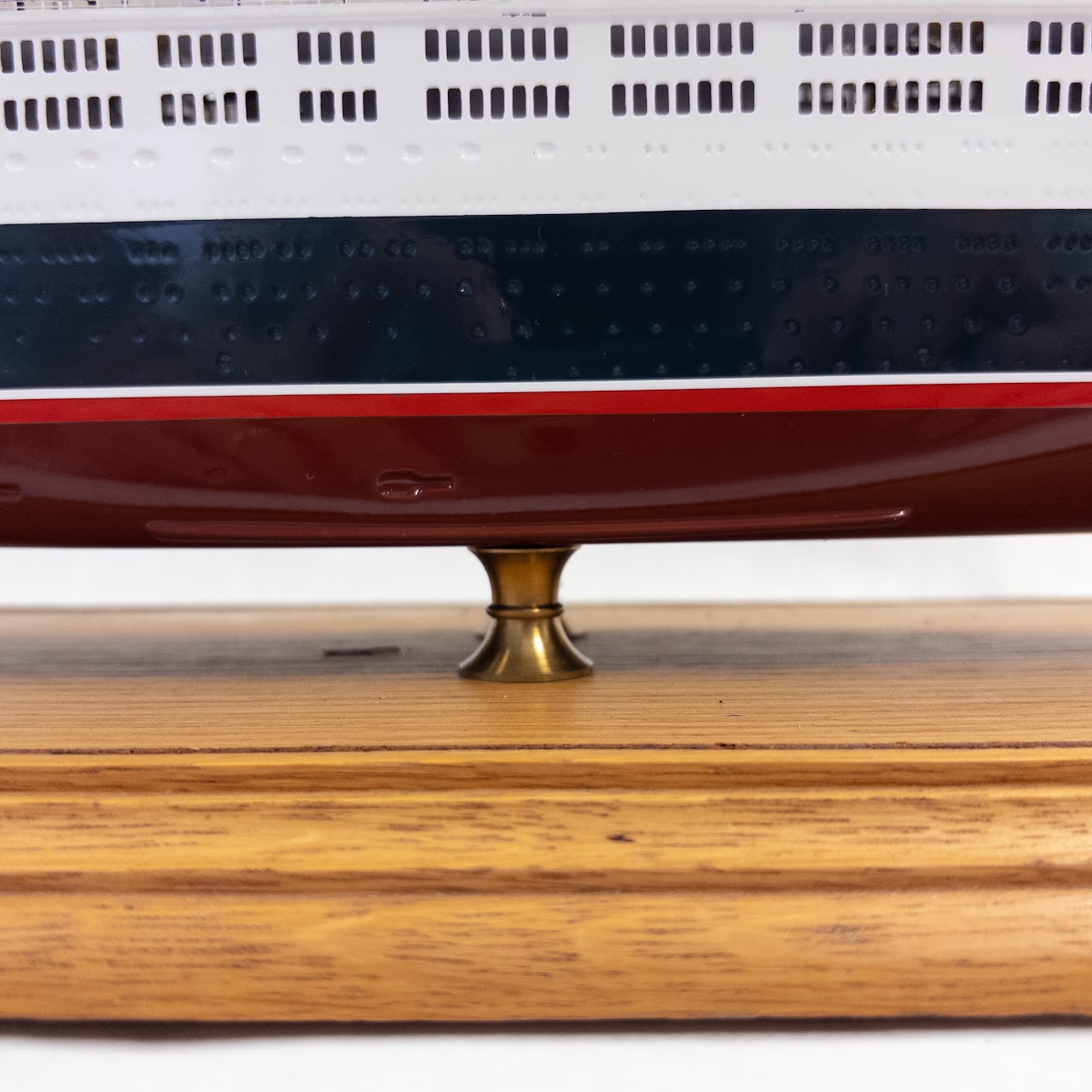 Maritime Replicas 1:500 Model of the Q.E. 2 Ocean Liner