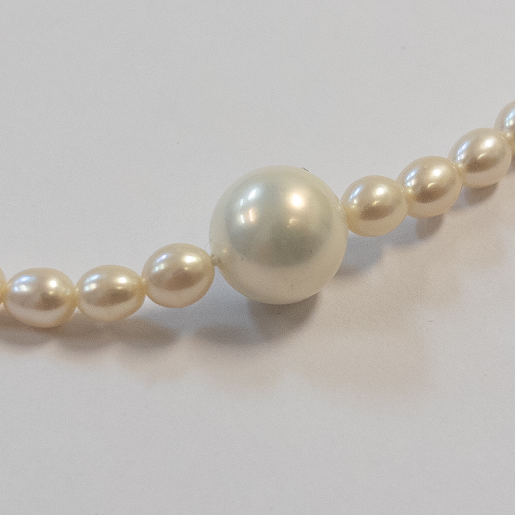 Pearl Long Strand Necklace with Six Large Detail Pearls