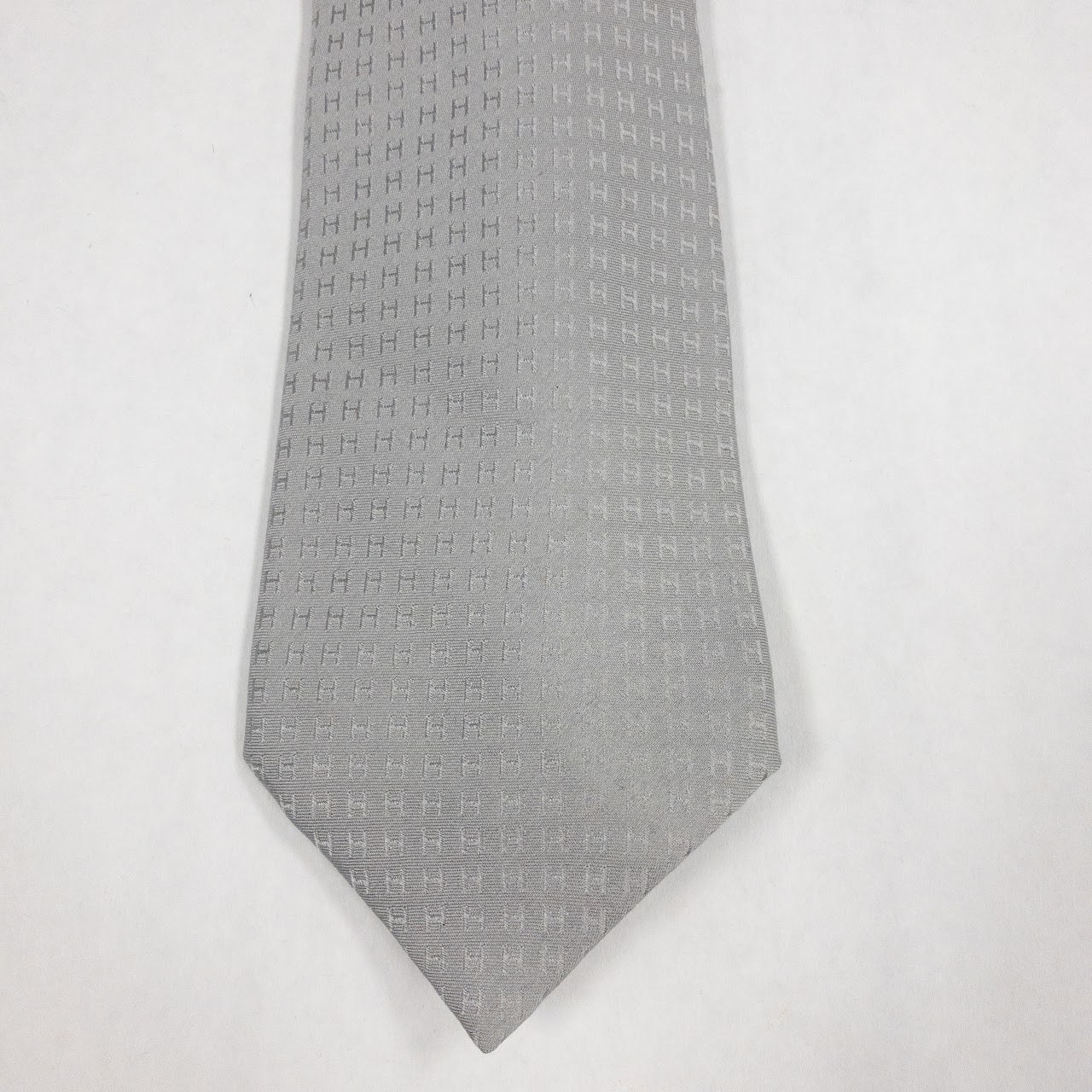 Hermès Faconnee H Tie Pair