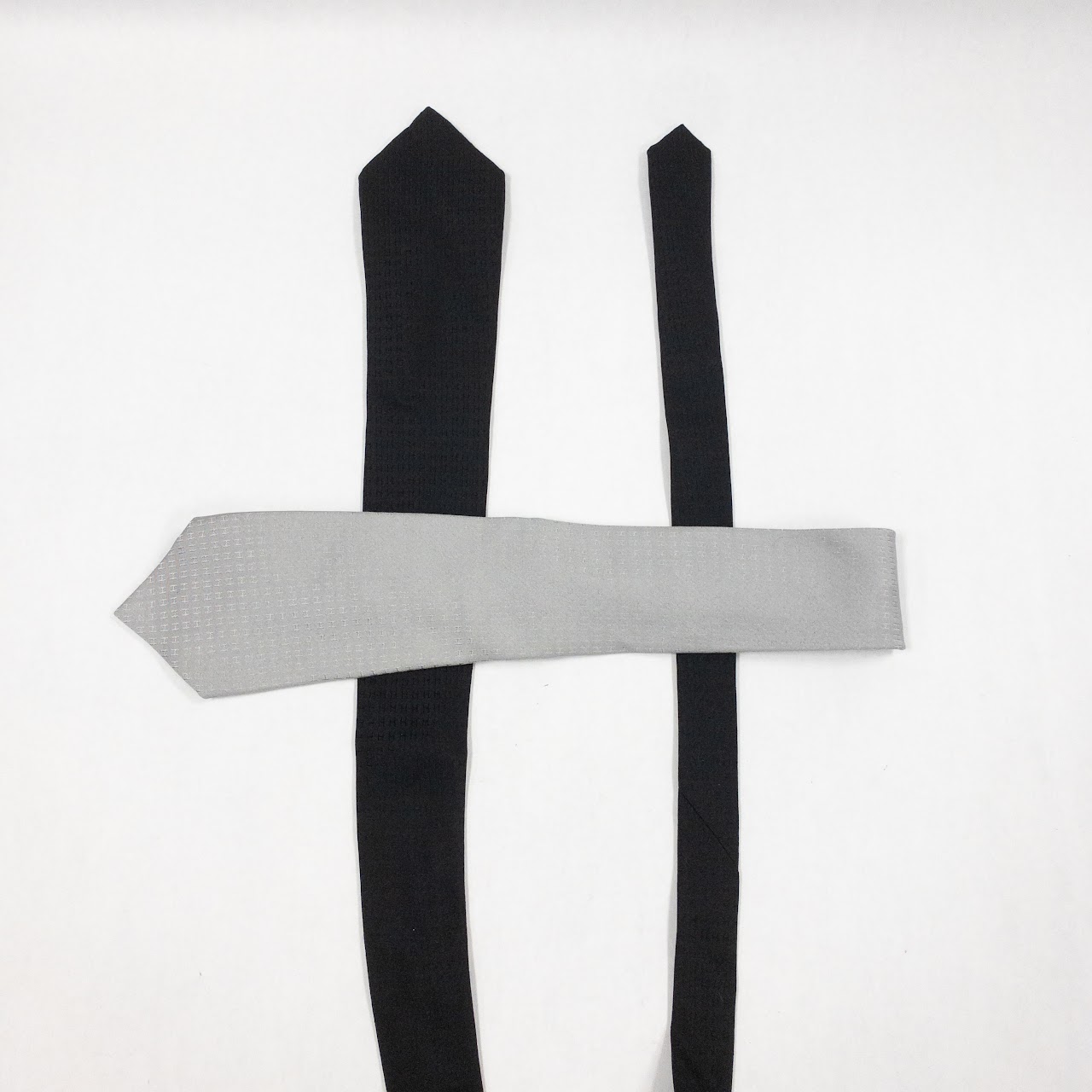 Hermès Faconnee H Tie Pair