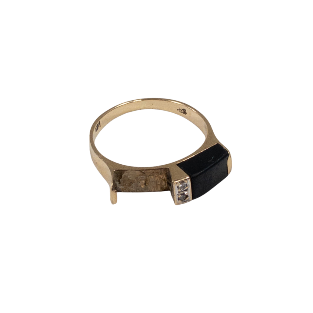 14K Gold & Onyx Ring NEEDS REPAIR