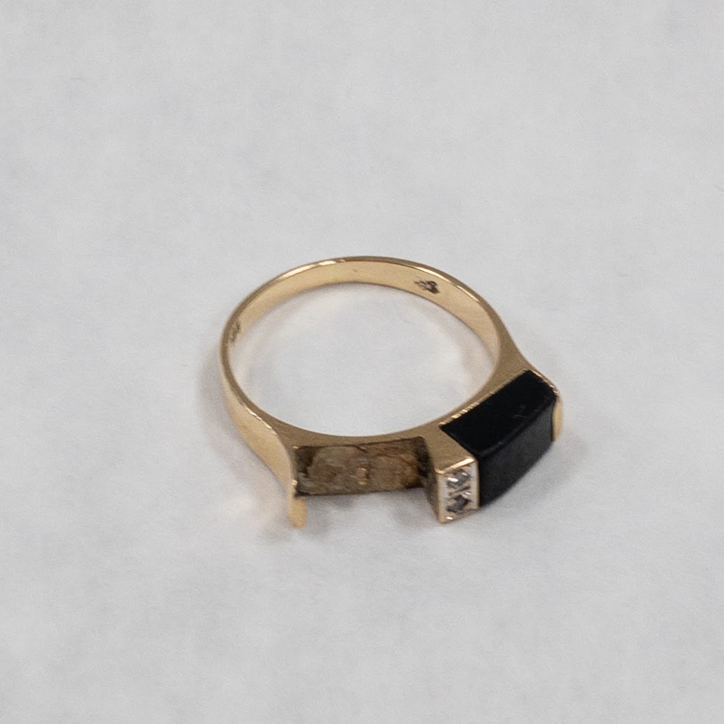 14K Gold & Onyx Ring NEEDS REPAIR