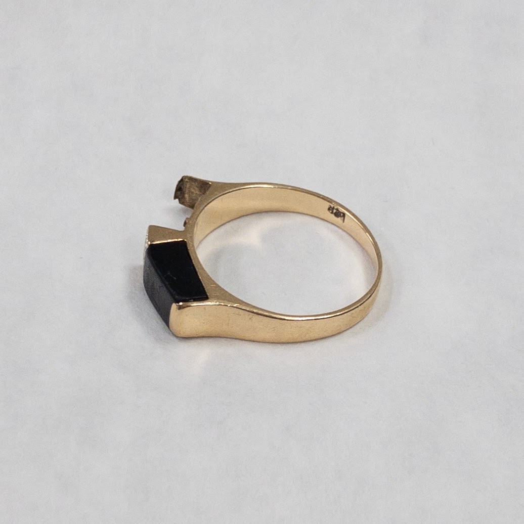 14K Gold & Onyx Ring NEEDS REPAIR