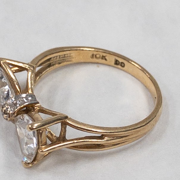 10K Gold Clear Stone Bow Ring