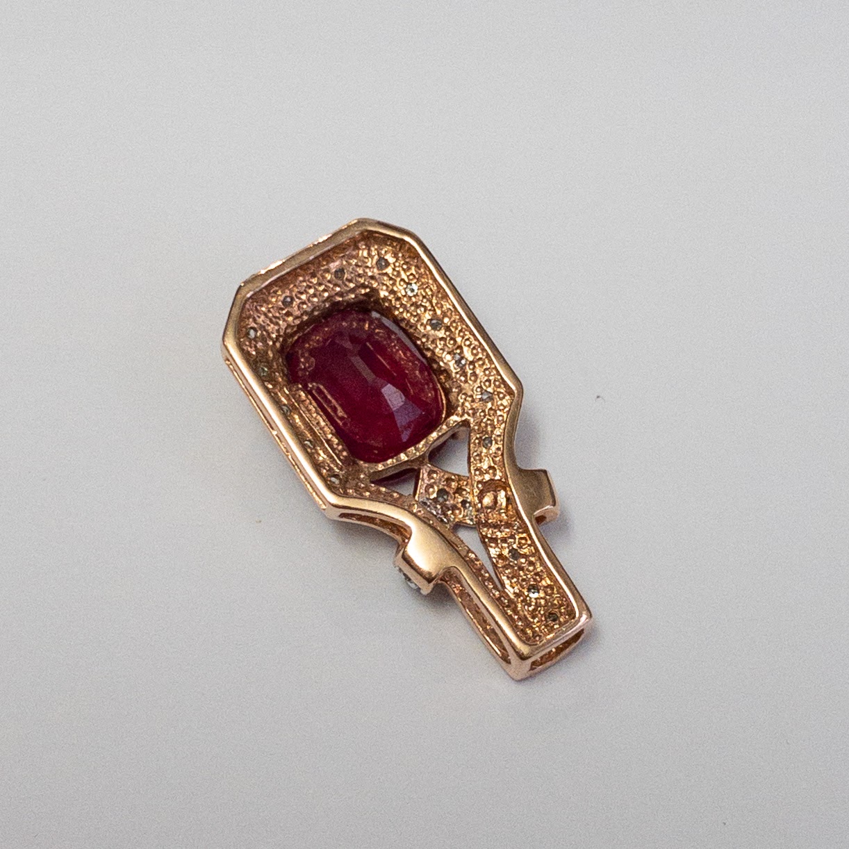 10K Gold Pendant With Ruby & Diamond Settings