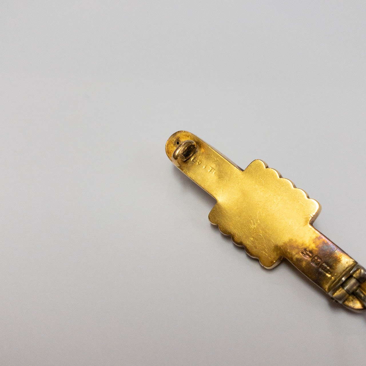 14K Gold Deco Era Bar Pin