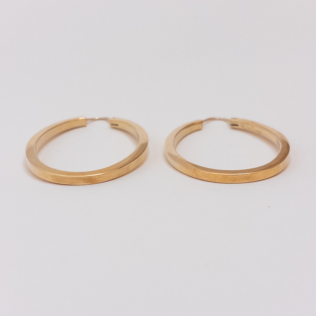 18K Gold Oval Hoop Earrings