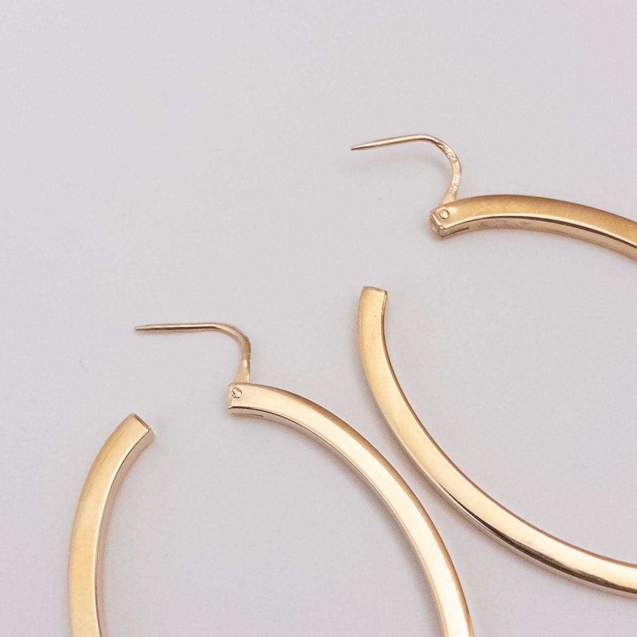 18K Gold Oval Hoop Earrings