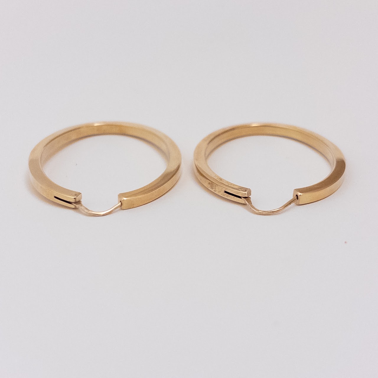 18K Gold Oval Hoop Earrings