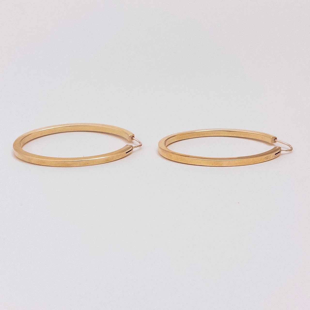 18K Gold Oval Hoop Earrings