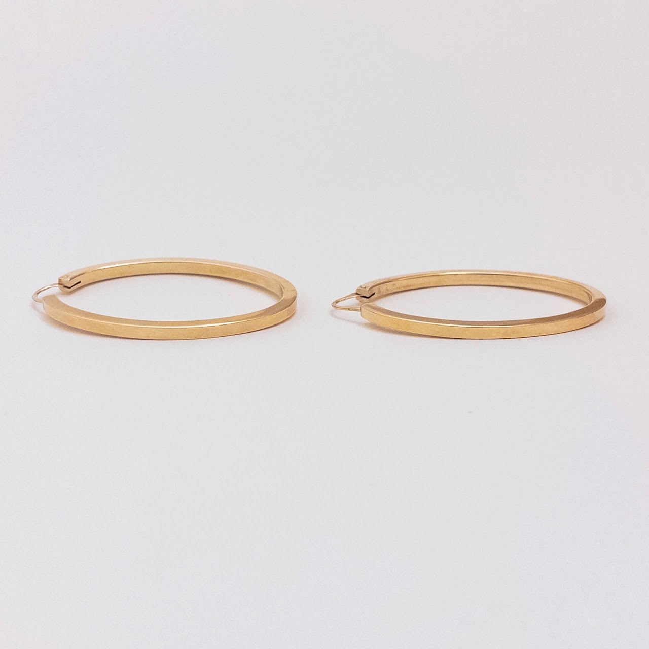 18K Gold Oval Hoop Earrings