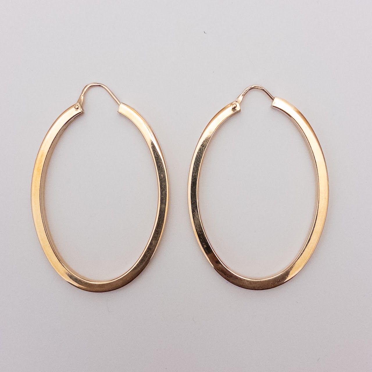 18K Gold Oval Hoop Earrings