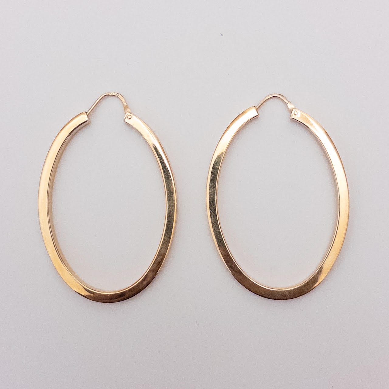 18K Gold Oval Hoop Earrings