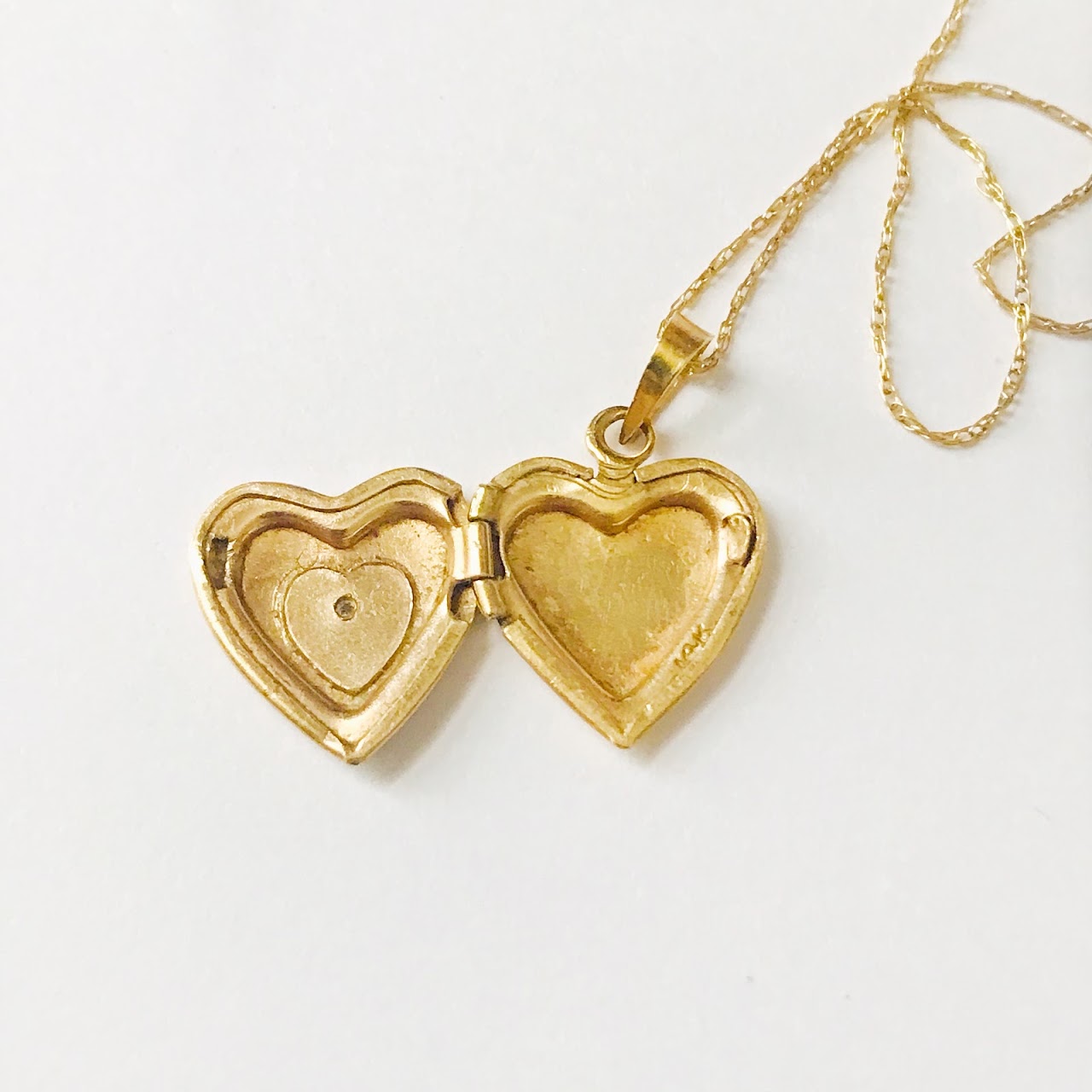 14K Gold & Diamond Locket Pendant Necklace