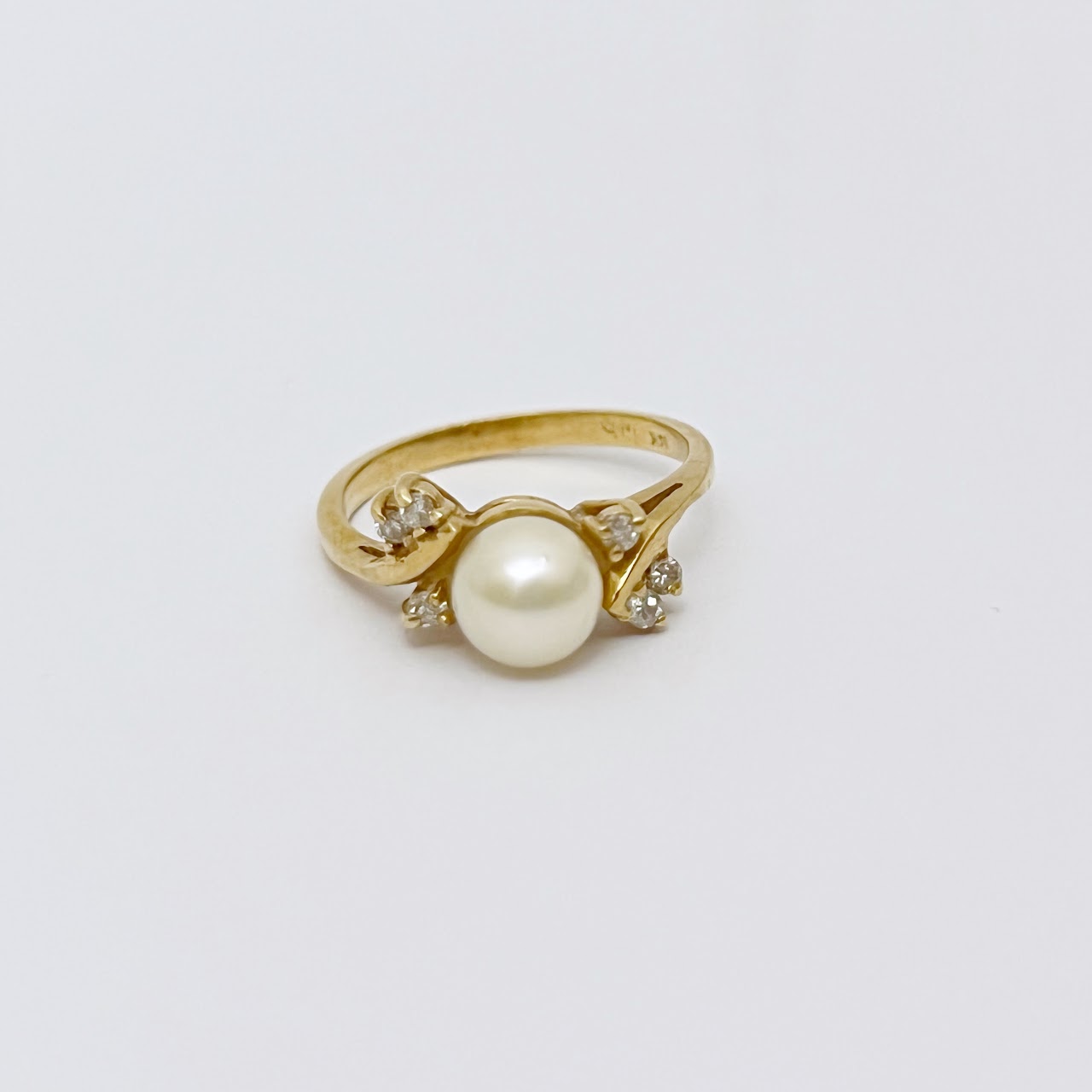 14K Gold, Diamond & Pearl Ring