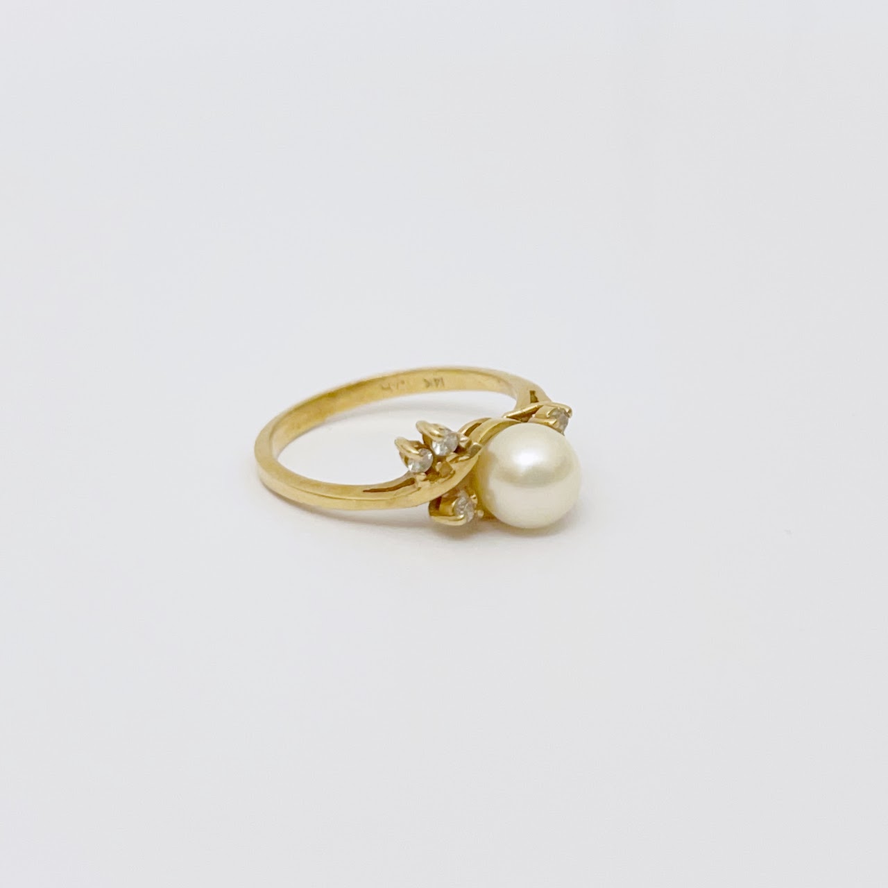 14K Gold, Diamond & Pearl Ring